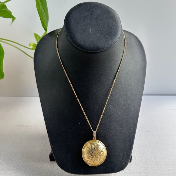 Vintage Avon Gold Tone Perfume Locket Pendant Necklace Engraved Floral Design - Picture 1 of 12
